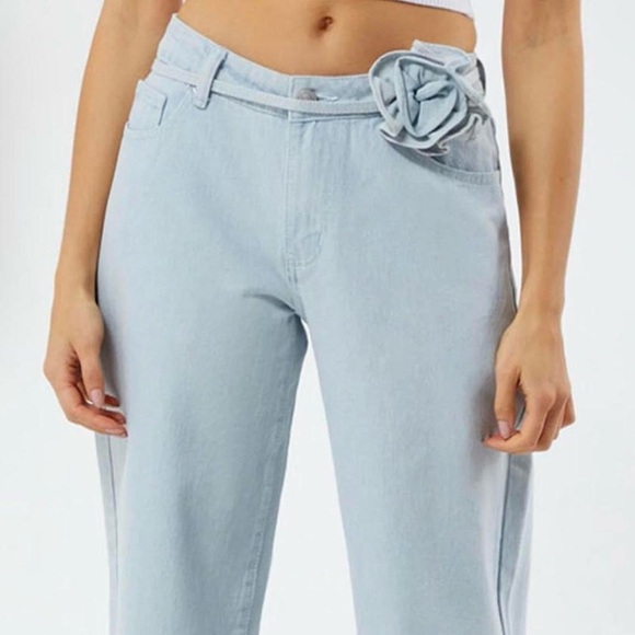 LA Hearts Light Indigo Rose Belted Low Rise Baggy Jeans - Picture 2 of 9